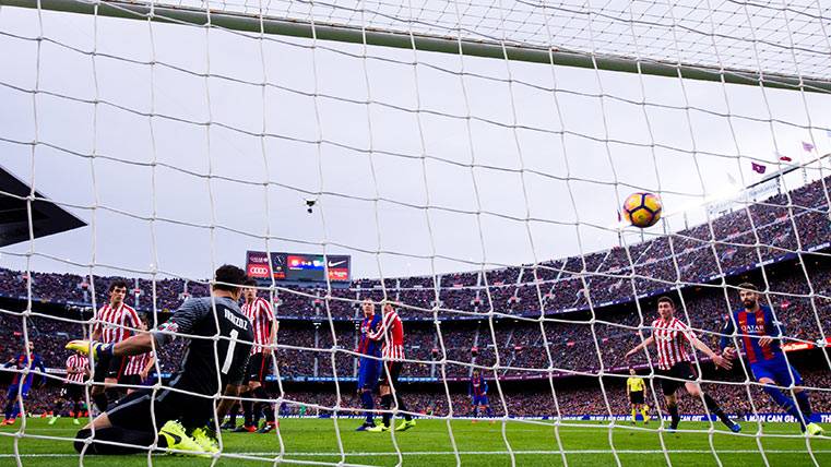 Iraizoz ve como Leo Messi se la vuelve a hacer en un Barça-Athletic