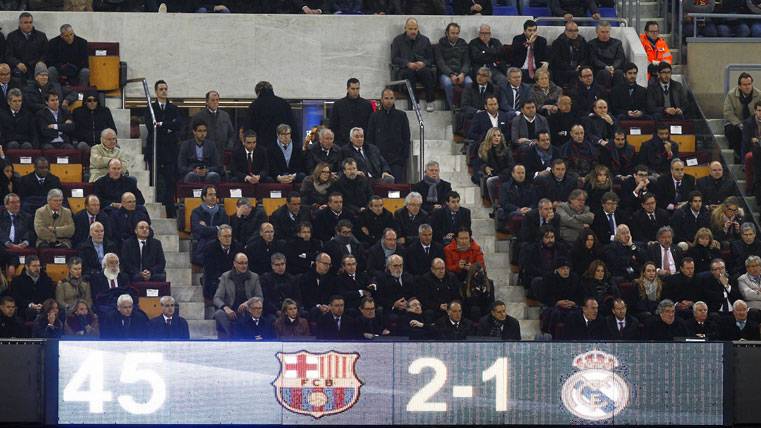 Image of the loge of the Camp Nou in a FC Barcelona-Real Madrid