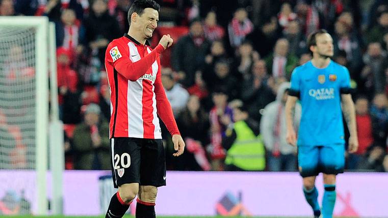 Aritz Aduriz, with an odd expression against the FC Barcelona