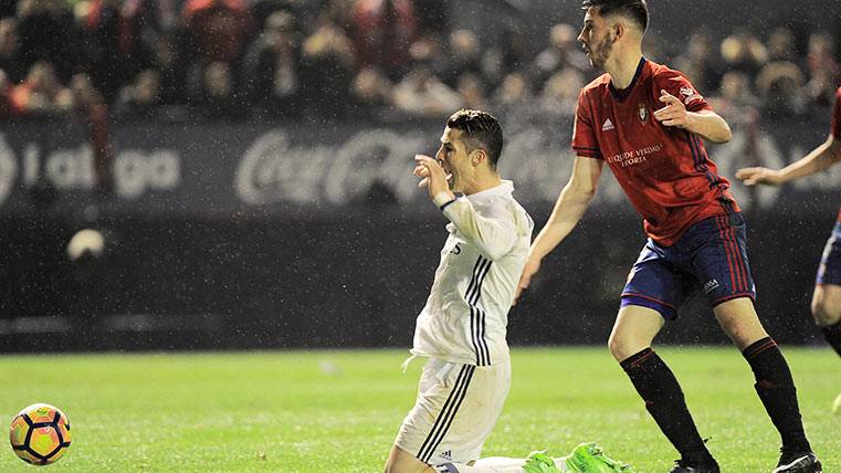 Cristiano Ronaldo lamenta una jugada en el Osasuna-Real Madrid