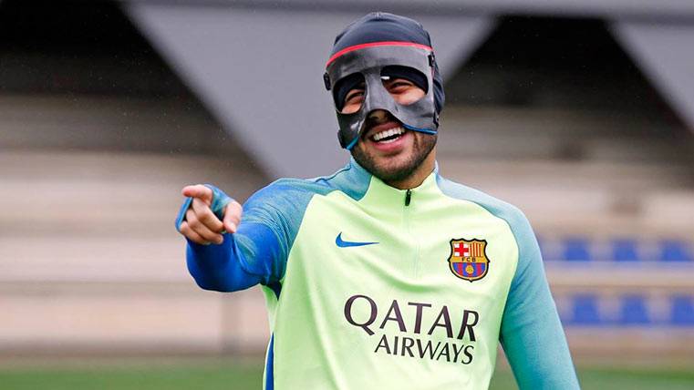 Rafinha Alcántara, with his mask of plastic in the Barça
