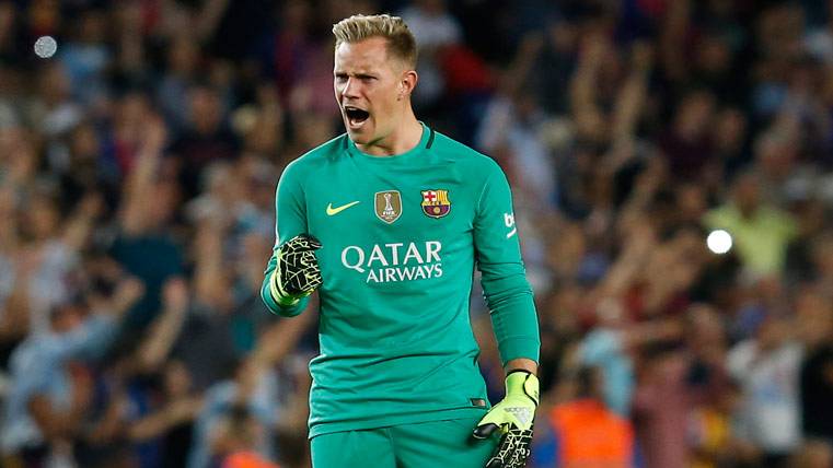 Ter Stegen, celebrando una gran parada con el FC Barcelona