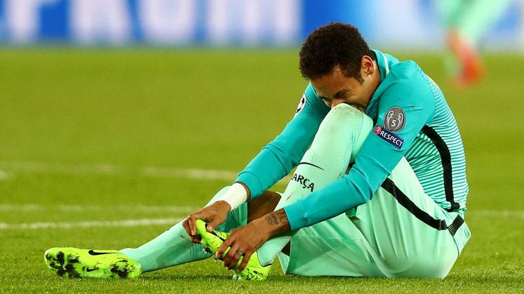 Neymar Jr, hurting of the left leg in Paris