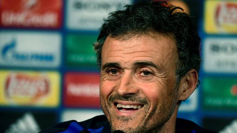 Luis Enrique, smiling in a press conference with the Barça