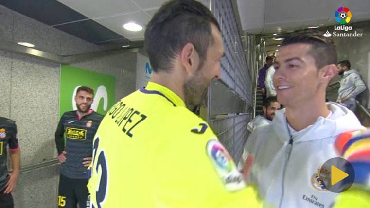 Cristiano Ronaldo cachondeándose de Diego López y sus ingertos de pelo