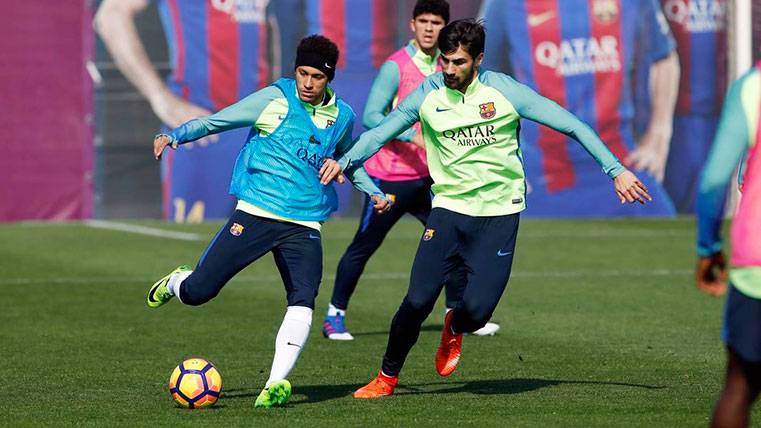 Neymar Júnior y André Gomes en un entrenamiento del FC Barcelona