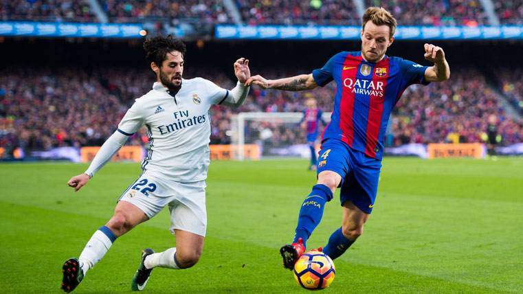 Isco Alarcón, durante un partido contra el Barça en el Camp Nou