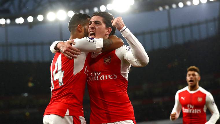 Héctor Bellerín, celebrating a goal with the Arsenal in the Emirates