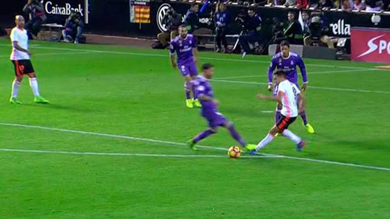Penalti claro de Sergio Ramos sobre Munir
