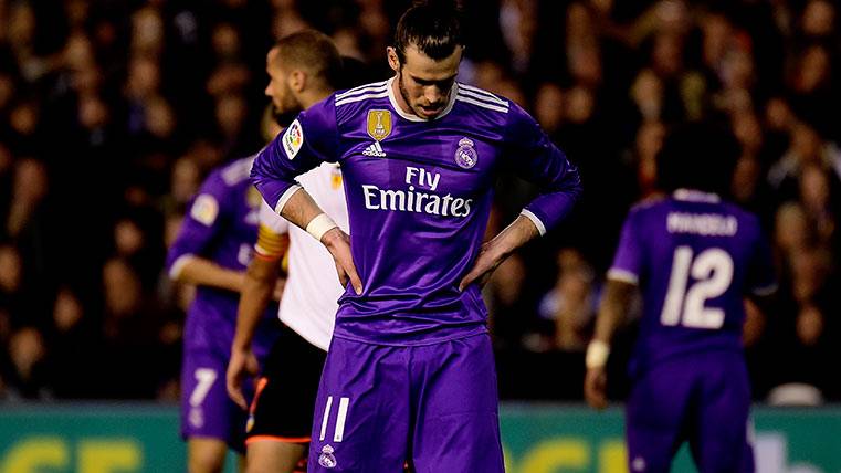 Gareth Bale se lamenta de una ocasión en el Valencia-Madrid
