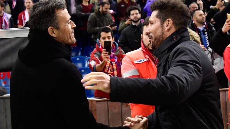 Luis Enrique y Diego Pablo Simeone, saludándose en el Calderón