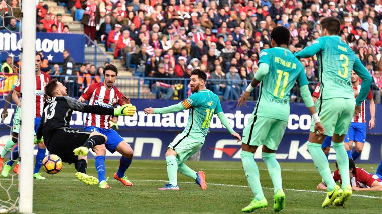 Leo Messi, marking the goal of the victory for the FC Barcelona