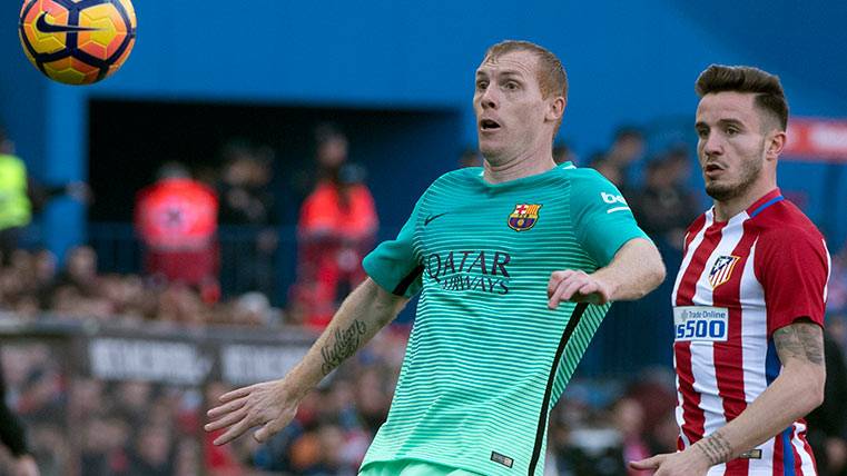 Jeremy Mathieu suffered an injury in his ankle during the Athletic of Madrid-FC Barcelona