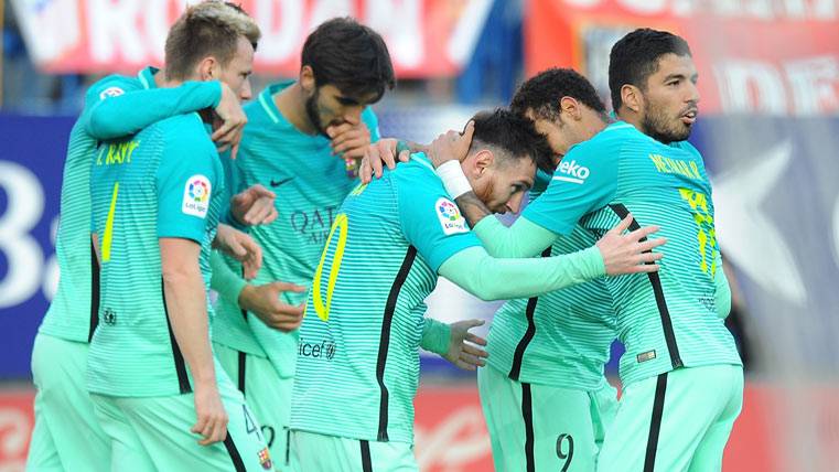 El FC Barcelona, celebrando el triunfo final contra el Atlético