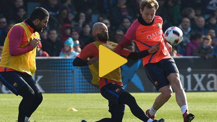 Javier Mascherano y Arda Turan, junto a Rakitic en un entrenamiento