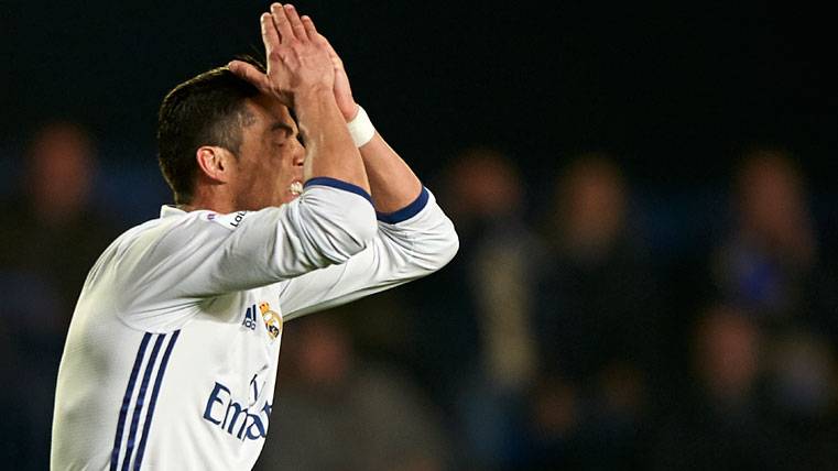 Cristiano Ronaldo, lamentándose tras una ocasión fallada con el Real Madrid