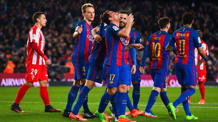 El FC Barcelona, celebrando el gol de Paco Alcácer al Sporting