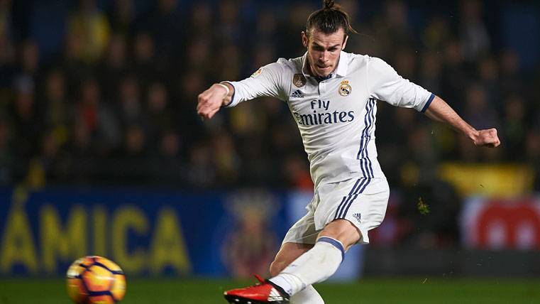 Gareth Bale, disparando a portería con el Real Madrid