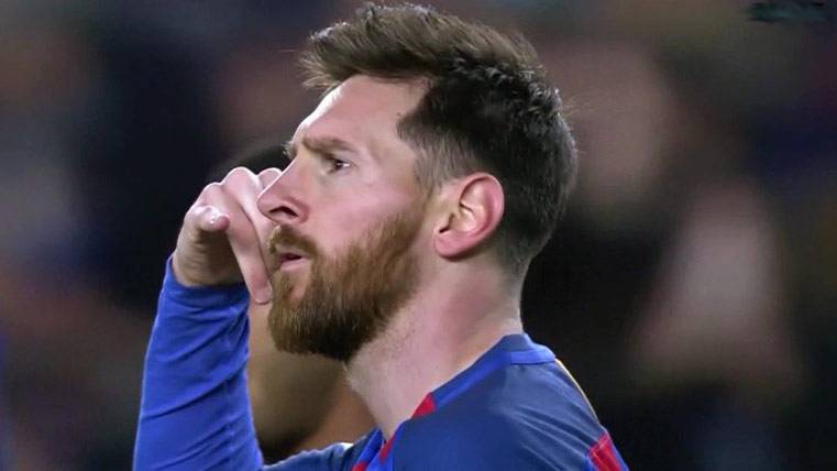 Leo Messi, haciendo el gesto del teléfono tras marcar el primer gol
