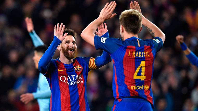 Messi y Rakitic, celebrando un gol contra el Celta de Vigo