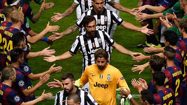 Los jugadores de la Juventus, en el pasillo de los jugadores del Barça tras la final de Champions