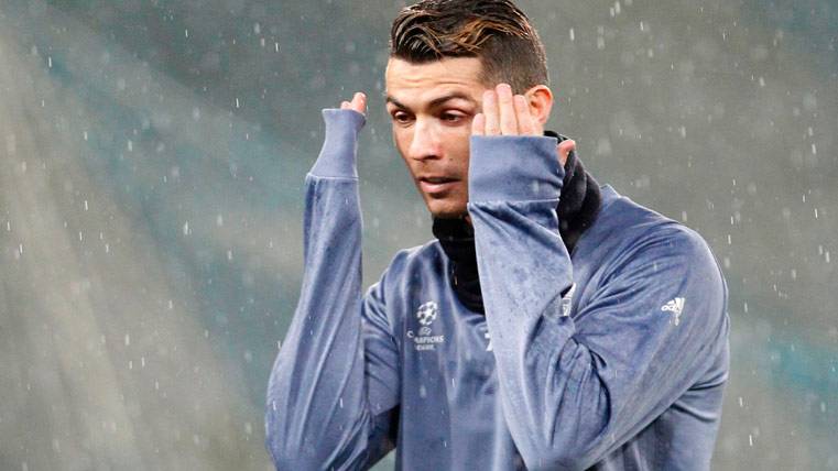 Cristiano Ronaldo, entrenando sobre el césped de San Paolo