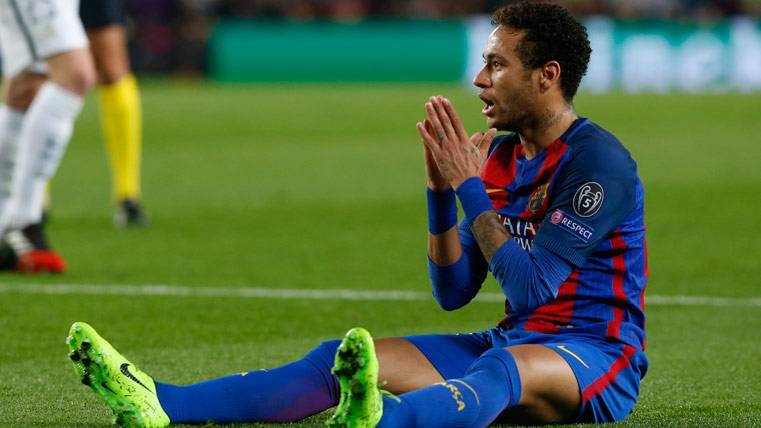 Neymar Jr, protesting a possible penalti in the Camp Nou