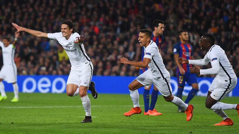 Edinson Cavani, celebrando el gol marcado en el Camp Nou