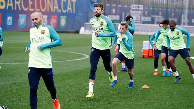 El FC Barcelona se entrenó antes del partido ante el Deportivo de la Coruña