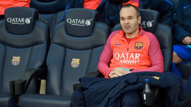 Andrés Iniesta, in the bench before a party with the Barça