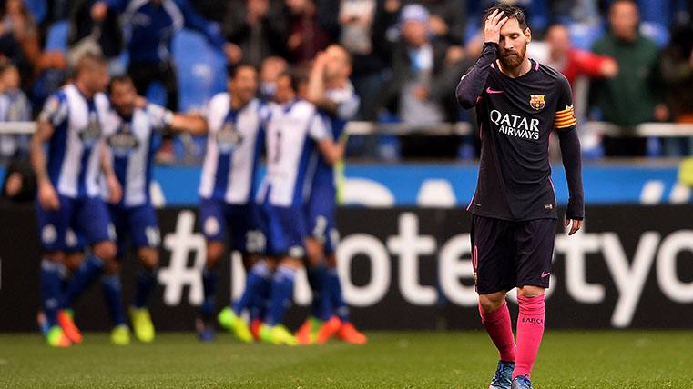 Leo Messi, cabizbajo tras caer con el Barça ante el Deportivo