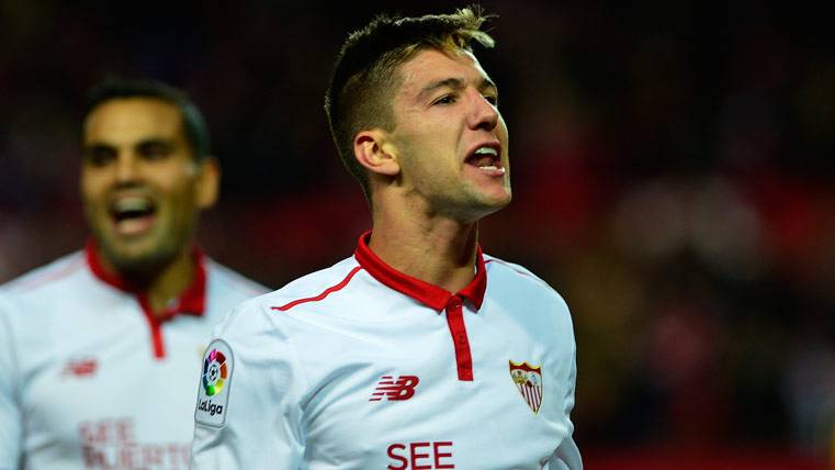 Luciano Vietto, celebrando un gol marcado con el Sevilla