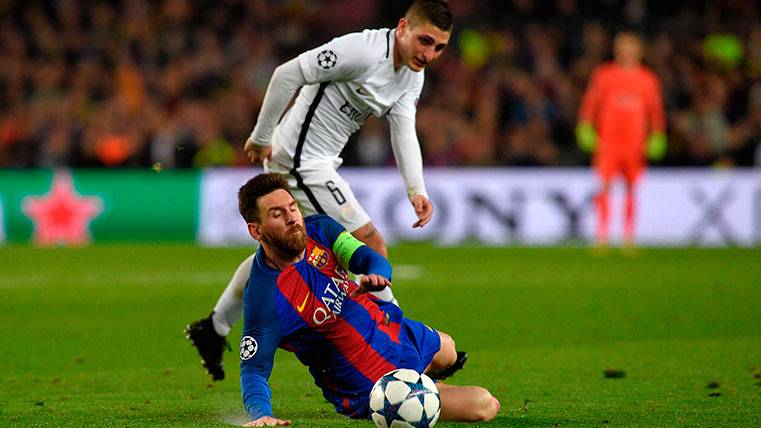 Leo Messi and Marco Verratti, in the conflict by a balloon during the Barça-PSG