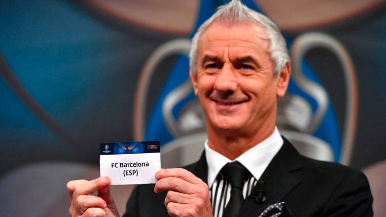 Ian Rush, showing the ballot of the Barça in the draw of this Friday