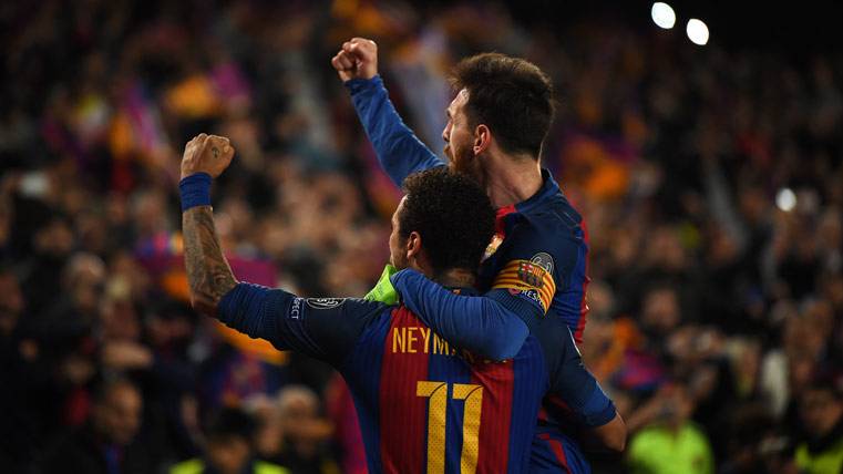 Messi y Neymar, celebrando el pase a cuartos tras remontar al PSG
