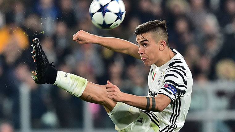 Paula Dybala, in an action of the Juventus-Port wine