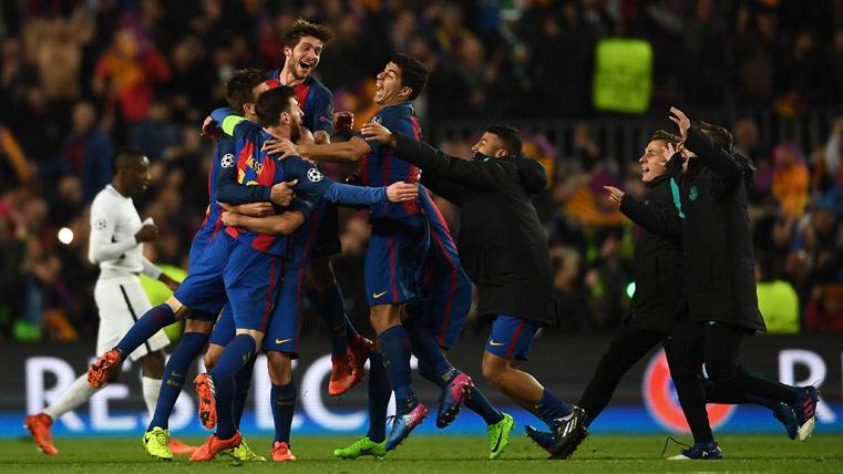 El FC Barcelona, celebrando el gol definitivo de la remontada contra el PSG