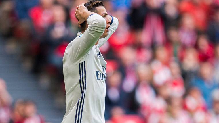 Cristiano Ronaldo, regretting after an occasion failed in Saint Mamés