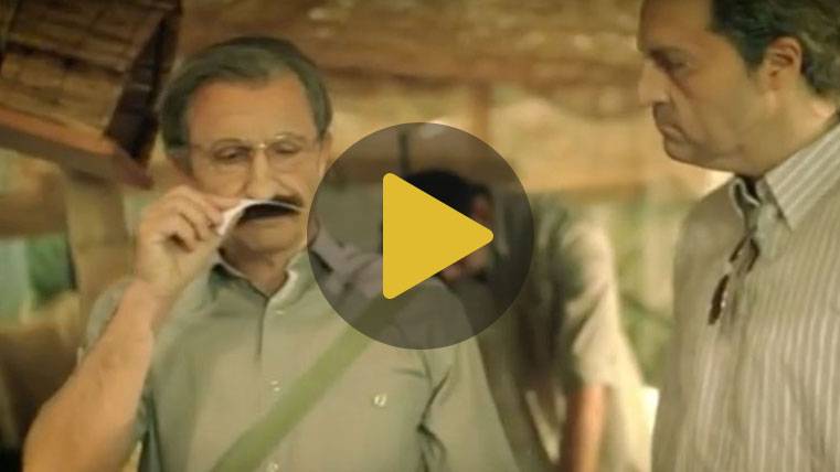 Florentino Pérez, oliendo una papeleta del Leicester City