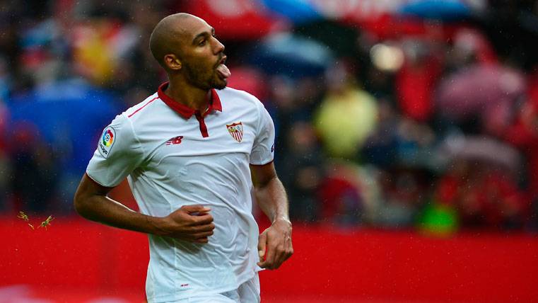 Steven N'Zonzi, celebrating a marked goal with the Seville
