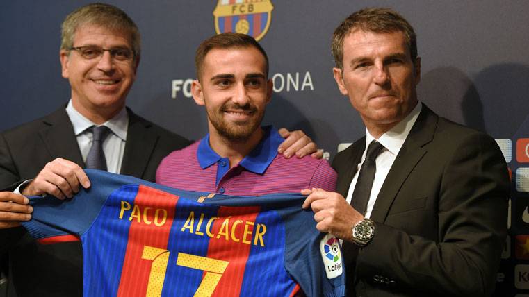 Robert Fernández, during the official presentation of Paco Alcácer