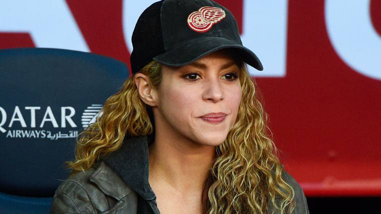 Shakira, seated in the bench of the FC Barcelona in an image of archive
