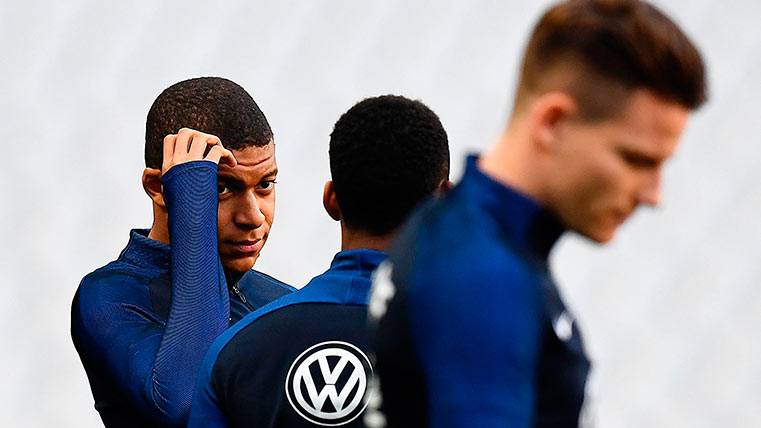 Kylian Mbappé, in the concentration of France