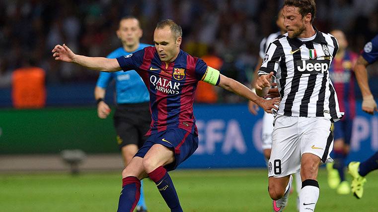 Andrés Iniesta and Claudio Marchisio, during the final of Champions of 2014-2015