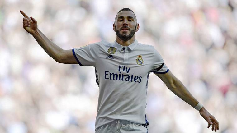 Karim Benzema, celebrating the marked goal to the Sportive Alavés