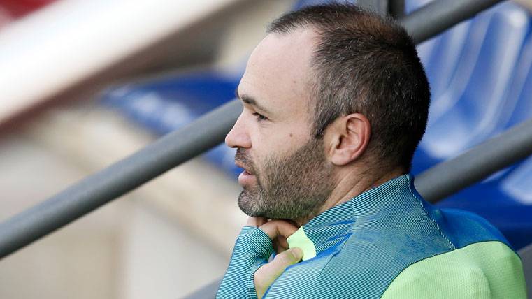 Andrés Iniesta, going out to train with the FC Barcelona