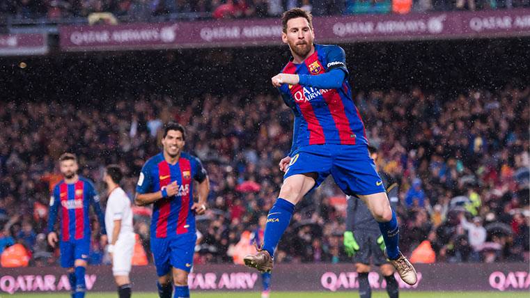 Leo Messi celebra su primer gol en el Barça-Sevilla