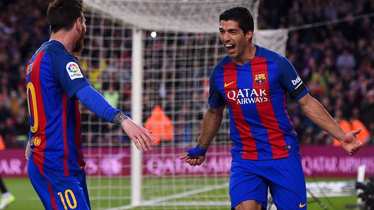 Leo Messi and Luis Suárez, celebrating one of the goals to the Seville
