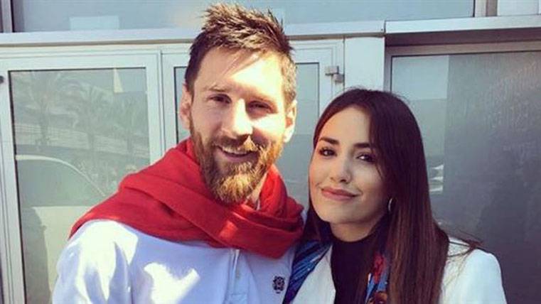 Leo Messi, posing beside the Argentinian singer Lali Espósito