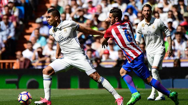 Koke In front of Casemiro, in the Real Madrid-Athletic of Madrid